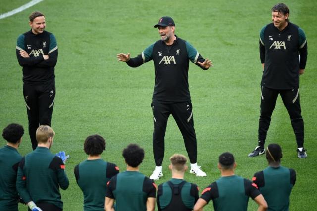 体育新闻-争三冠！抢金球！6万红军球迷出征巴黎